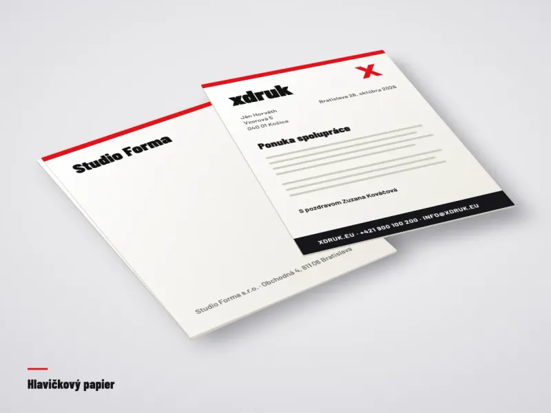 Hlavičkový papier A4 s logom a adresou firmy vedľa plniaceho pera